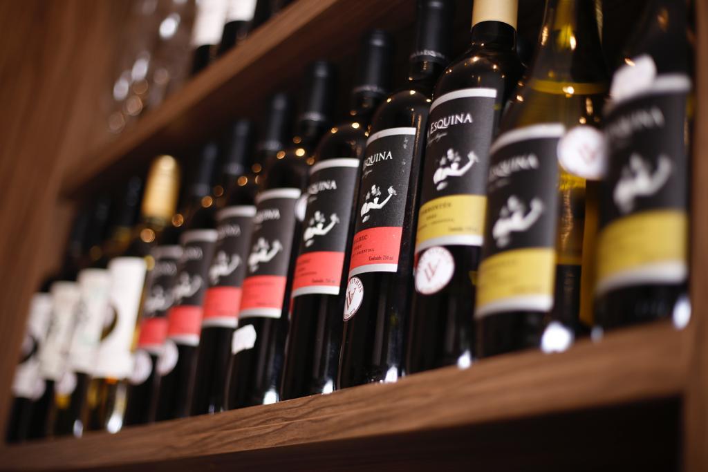 Detalhe de vinho na loja